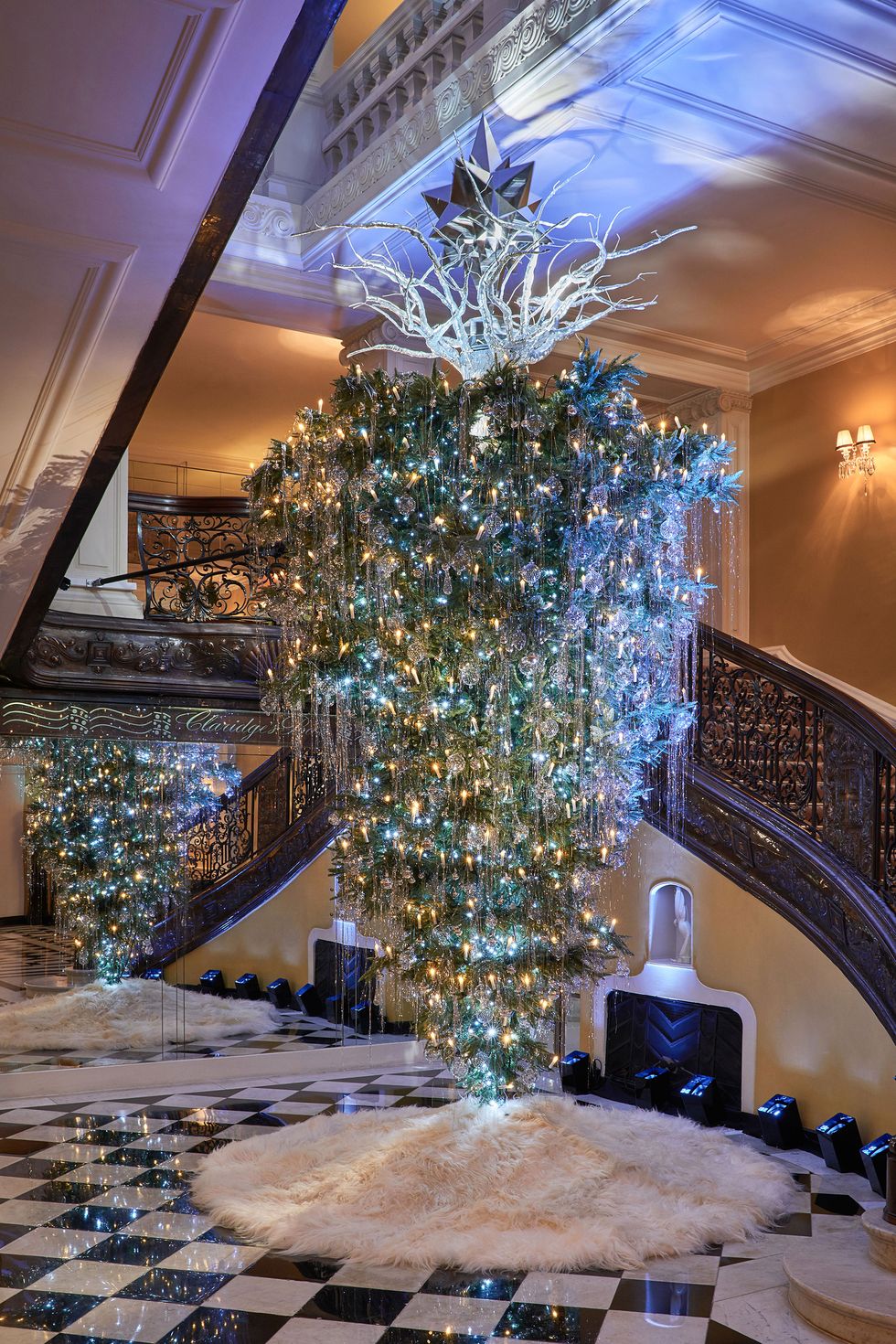 Lobby, Lighting, Christmas tree, Tree, Interior design, Architecture, Ceiling, Room, Christmas, Christmas decoration, 