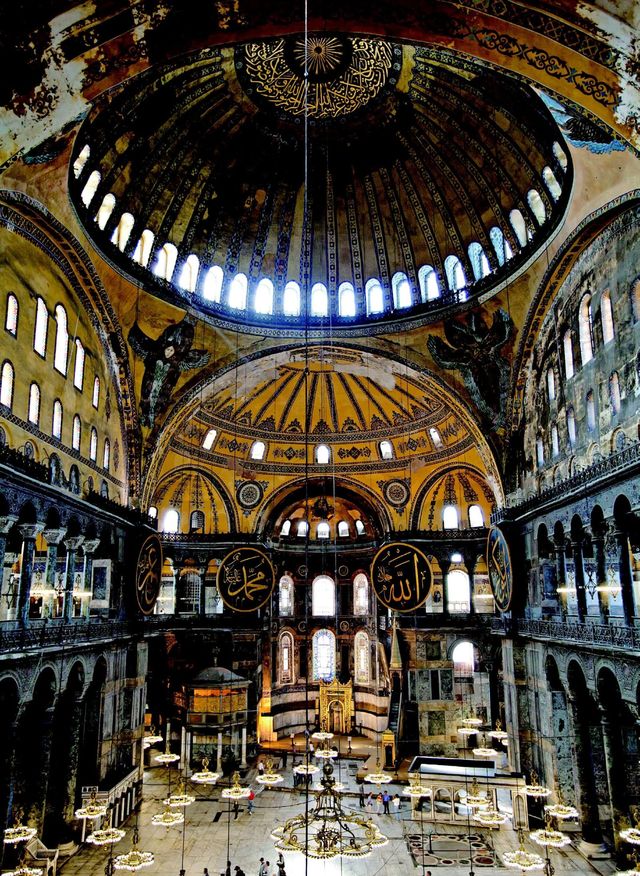 Glass, Interior design, Ceiling, Dome, Fixture, Byzantine architecture, Art, Light fixture, Hall, Holy places, 
