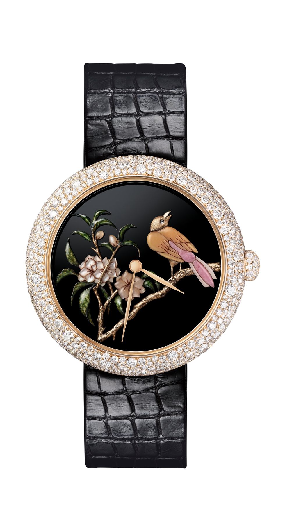 MADEMOISELLE PRIVÉ 腕錶面盤以各式寶石雕刻及微型彩繪技藝，細緻生動的呈現屏風花鳥圖騰之美。