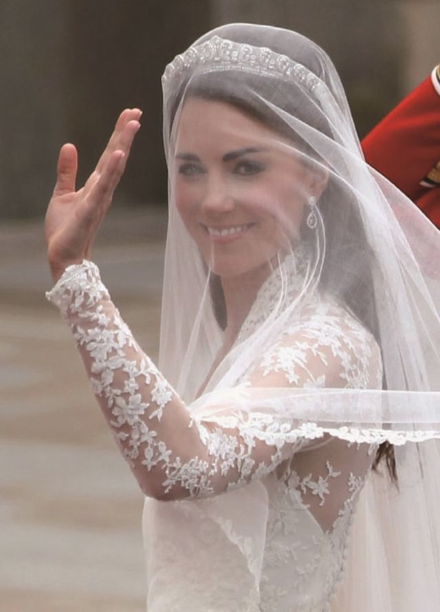 2011年4月29日，在劍橋公爵夫人凱特•米德爾頓與威廉王子的婚禮上，女王將這頂冠冕借給了凱特。
