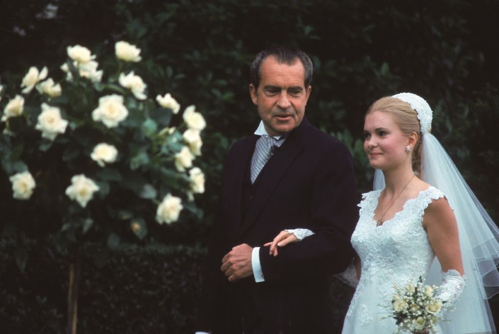 尼克森總統出席女兒翠西亞的婚禮， 新娘配戴HARRYWINSTON CLUSTER系列。