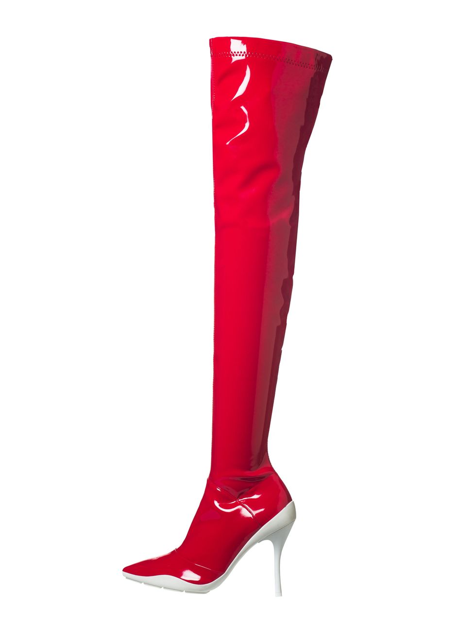 <p>          閃亮紅色漆皮長靴，價格電洽，Moschino。  </p>