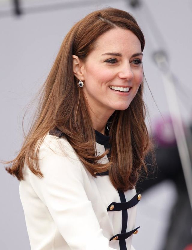 <p>凱特無疑是皇室的中長髮icon，髮尾帶點彎度的柔順直髮，充滿親和力且氣質滿分。</p>