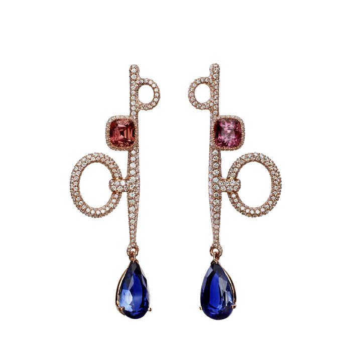 <p>Bride de Gala 系列玫瑰金鑲天然藍寶石與白鑽耳環 NT$ 22,200,000</p>