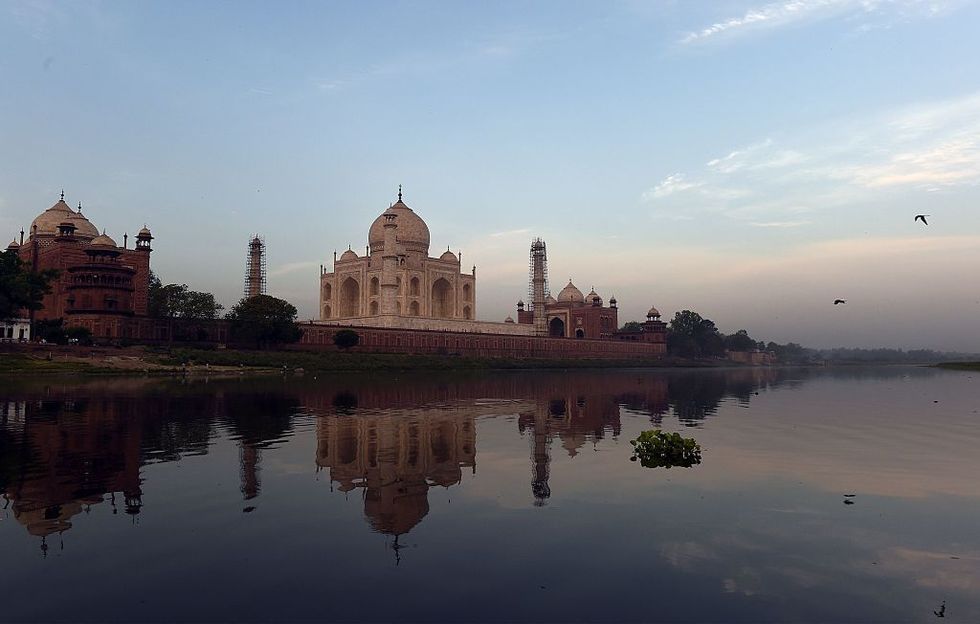 <p>「Welcome to Incredible India」這是印度旅遊局的官方標語，放下你對他全部的既有印象和認知，無論宗教、食物、人文和建築，徒步探索，重新定義印度。</p>