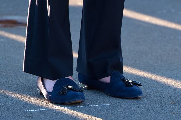 Footwear, Blue, Shoe, Human leg, Electric blue, Street fashion, Purple, Fashion, Black, Cobalt blue, 