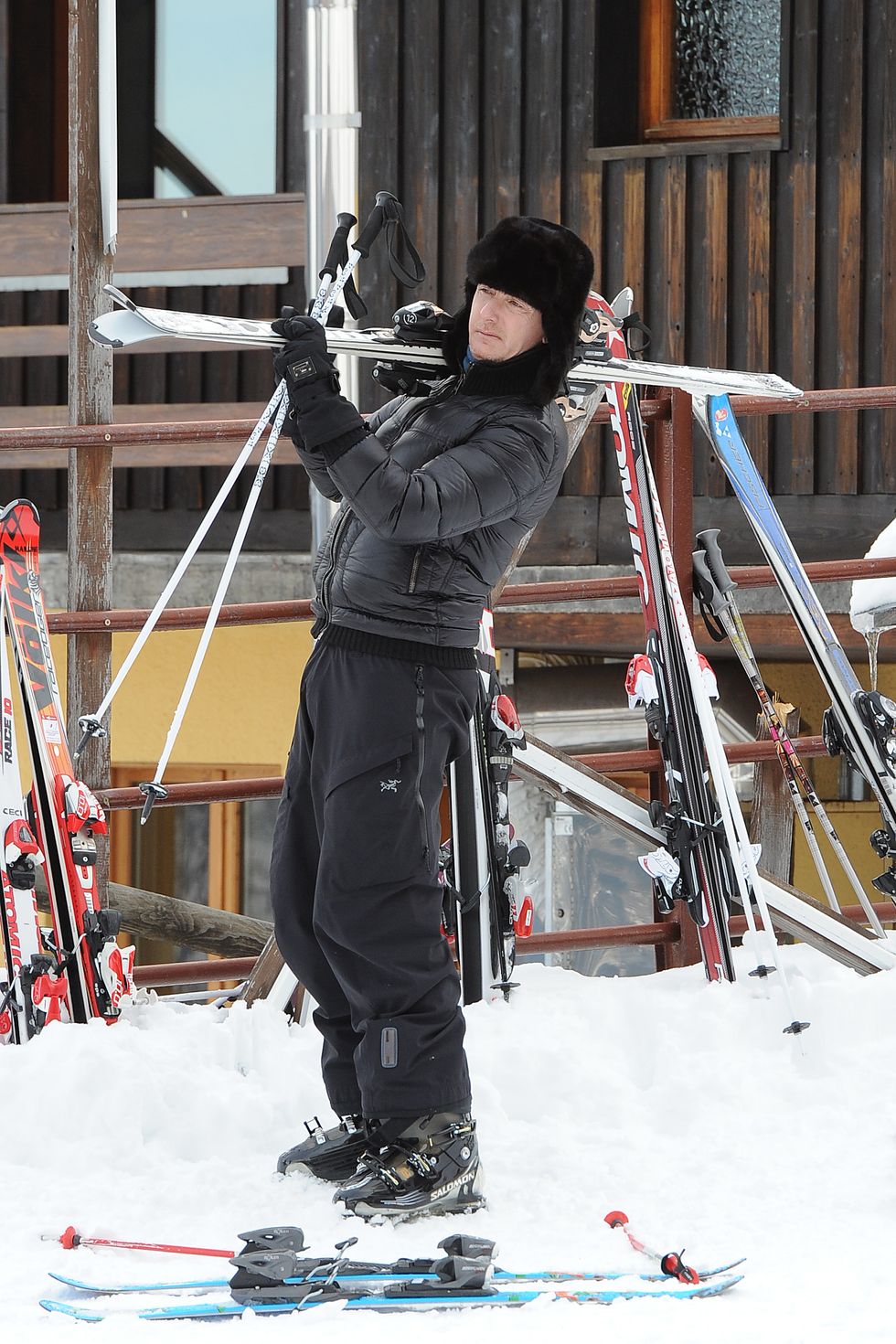 Winter, Winter sport, Ski, Ski Equipment, Snow, Skier, Ski binding, Ski boot, Ladder, Ski pole, 