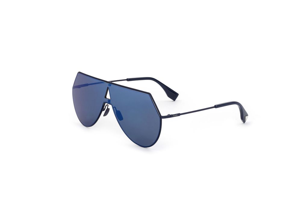 <p>藍色無框太陽眼鏡，價格未定，Fendi。</p>