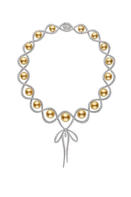 MIKIMOTO 頂級珠寶系列南洋黃金珍珠蝴蝶結鑽石墜飾項鍊，14,600,000元。
