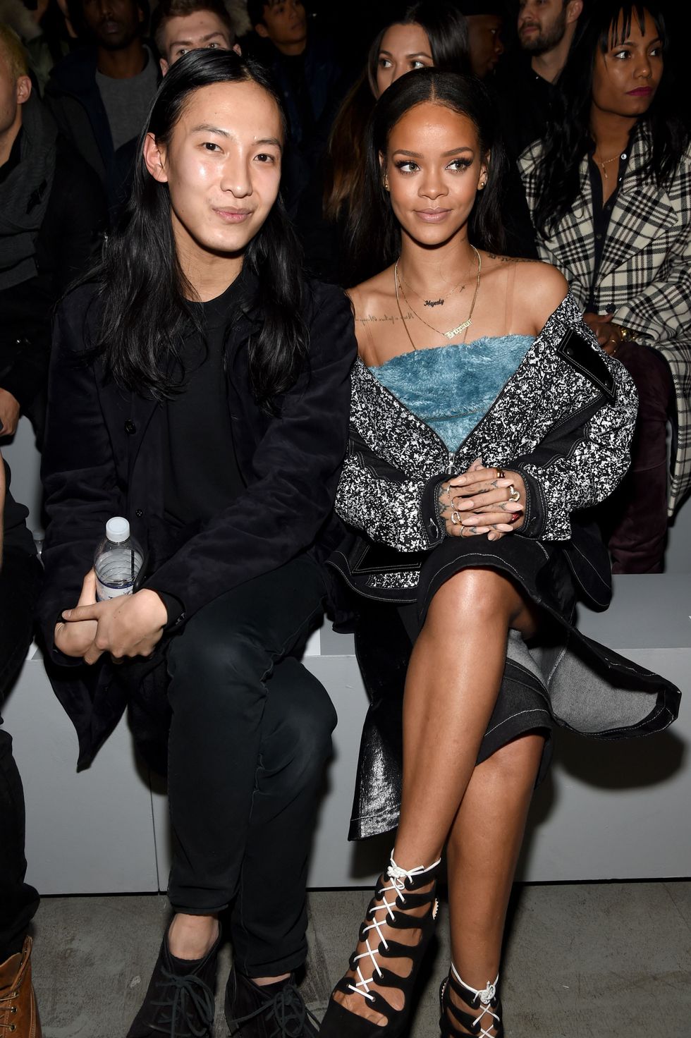 <p>Alexander Wang和Rihanna一同觀賞the adidas Originals x Kanye West YEEZY SEASON 1大秀，也再次展現Rihanna百變女神樣貌。</p>