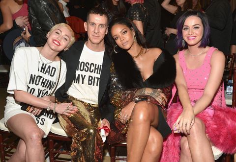 <p>若是壞女孩們一同佔領Front Row有多可觀？Miley Cyrus、Rihanna、Katy Perry與honoree Jeremy Scott<span class="redactor-invisible-space">一同出席Fashion Los Angeles Awards<span class="redactor-invisible-space">示範給我們看！</span></span></p>