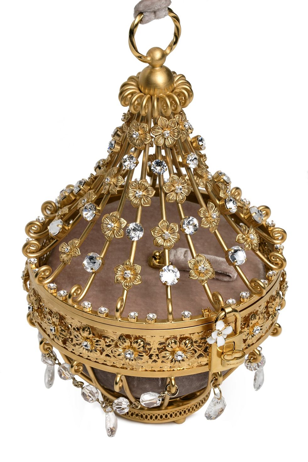 Metal, Amber, Brass, Bronze, Bronze, Antique, Ornament, Natural material, Gold, Oval, 