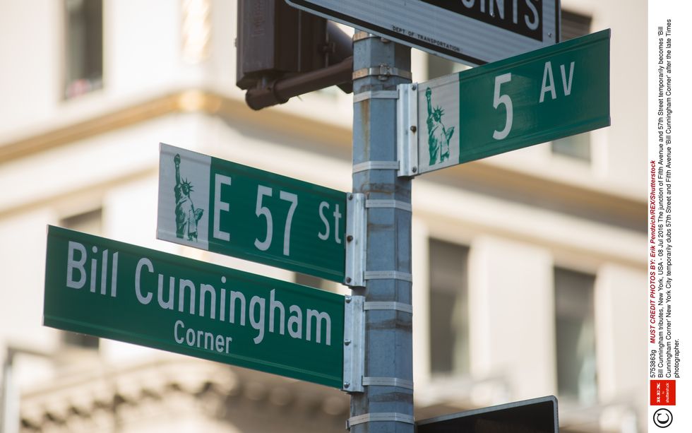 Green, Daytime, Text, Property, Infrastructure, Street sign, Sign, Line, Real estate, Signage, 