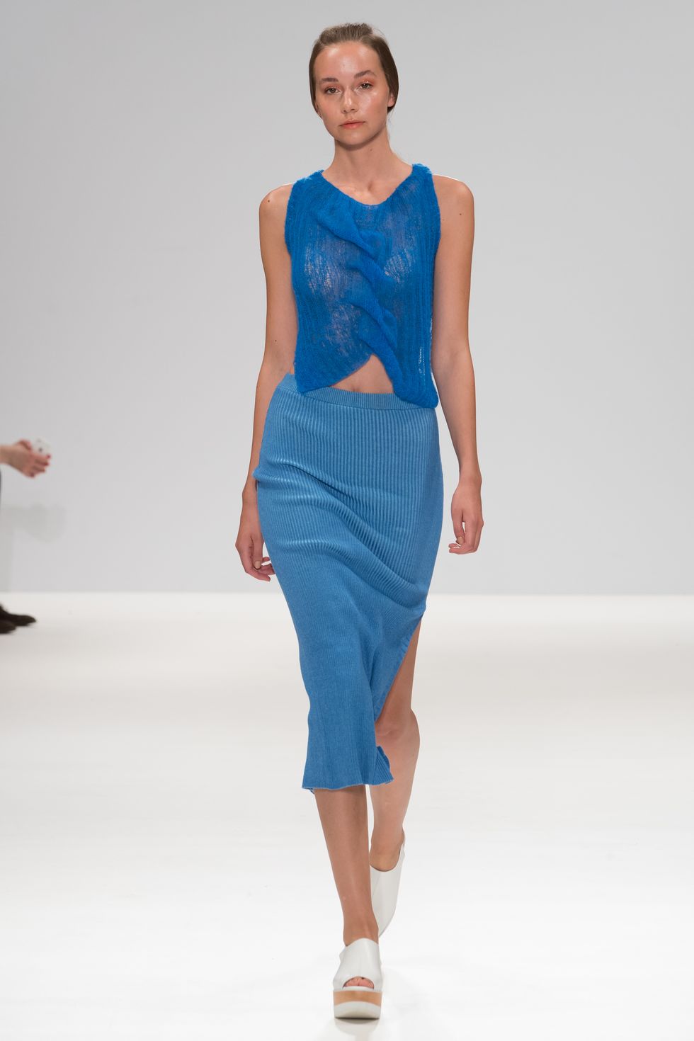 Blue, Sleeve, Human body, Human leg, Shoulder, Fashion show, Standing, Joint, Waist, Style, 