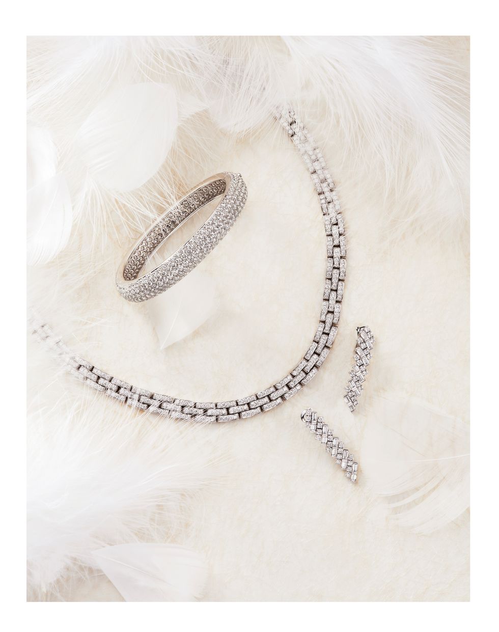 White, Font, Jewellery, Beige, Natural material, Feather, Silver, Illustration, Body jewelry, Drawing, 
