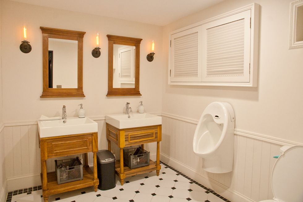 Room, Plumbing fixture, Property, Interior design, Wall, Bathroom sink, Interior design, Toilet, Fixture, Mirror, 