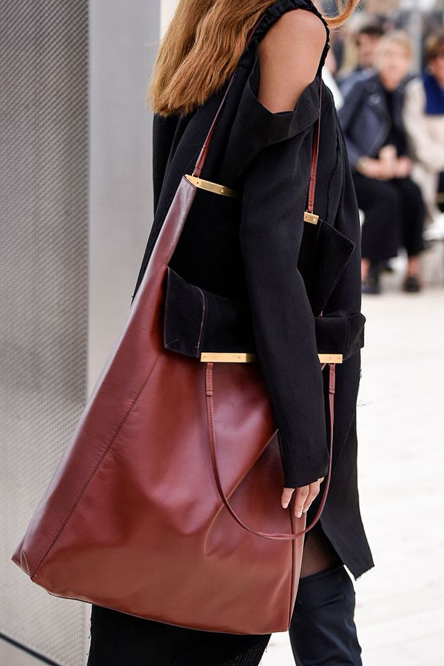 Brown, Sleeve, Shoulder, Textile, Joint, Outerwear, Bag, Style, Street fashion, Fashion, 