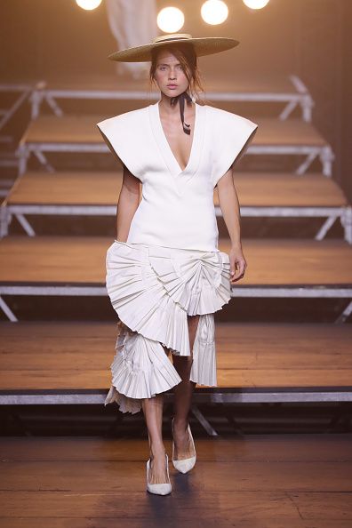 Clothing, Hat, Lighting, Sleeve, Shoulder, White, Human leg, Stairs, Style, Sun hat, 