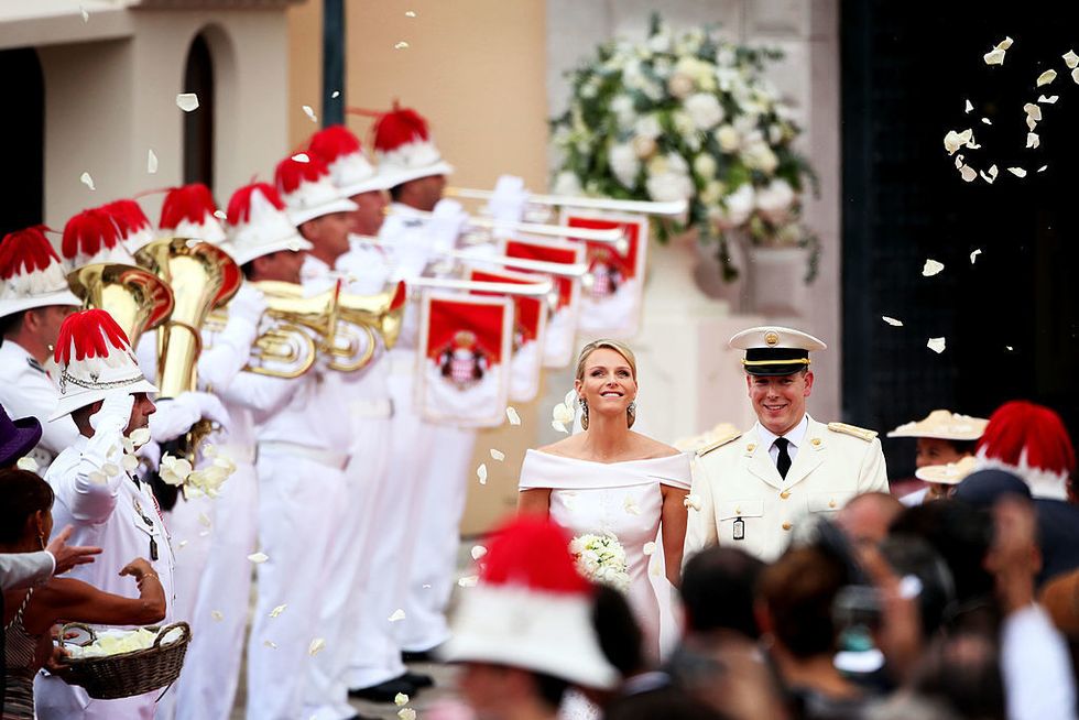 <p>2011年在摩納哥國內盛大舉行的婚禮上，夏琳王妃身穿Giorgio Armani的特別訂製禮服步上紅毯，吸引了全球媒體關注。<span class="redactor-invisible-space"></span></p>