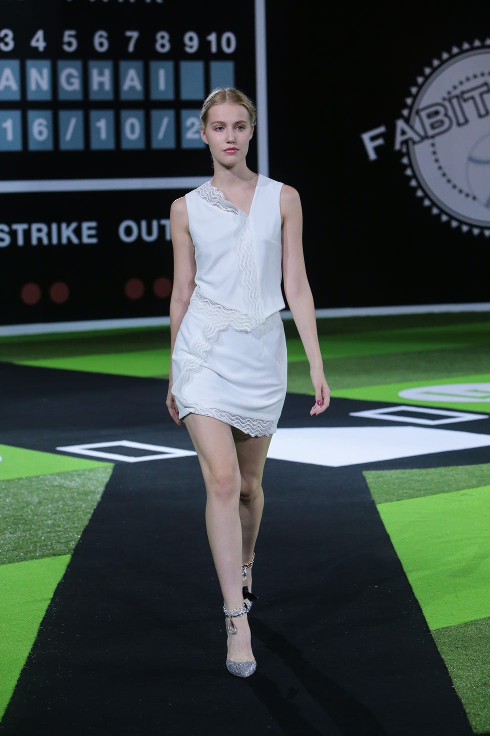 Green, Dress, Shoulder, Fashion show, Style, Fashion model, Flooring, Runway, Fashion, Youth, 