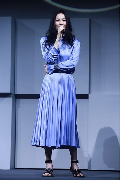 <p><span>北京記者會上，身穿鍾愛的Céline淺紫連身裙，絕倫氣質隨之飄散，經典不垂的時尚品味絕對是有目共睹。</span></p>