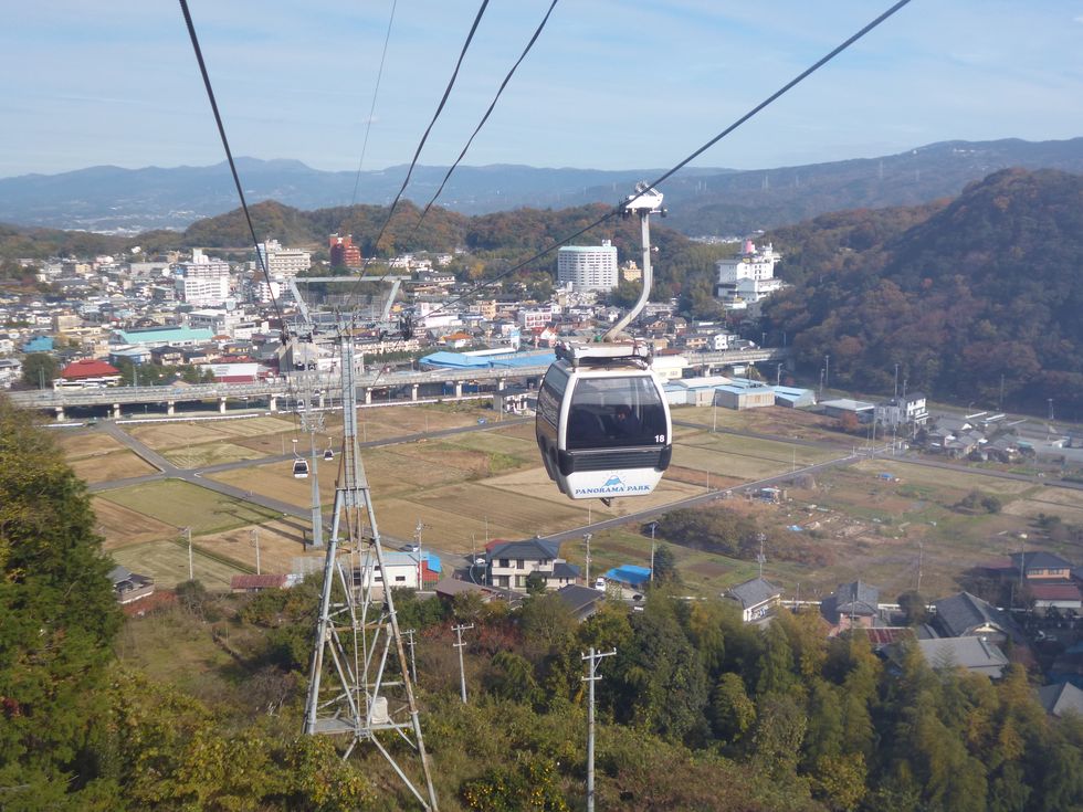 Cable car, Cable car, Mountain range, Hill station, Hill, Mountain, Electricity, Human settlement, Valley, Public utility, 