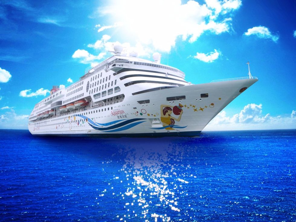 Mode of transport, Blue, Liquid, Daytime, Fluid, Cloud, Passenger ship, Horizon, Cruise ship, Ocean, 