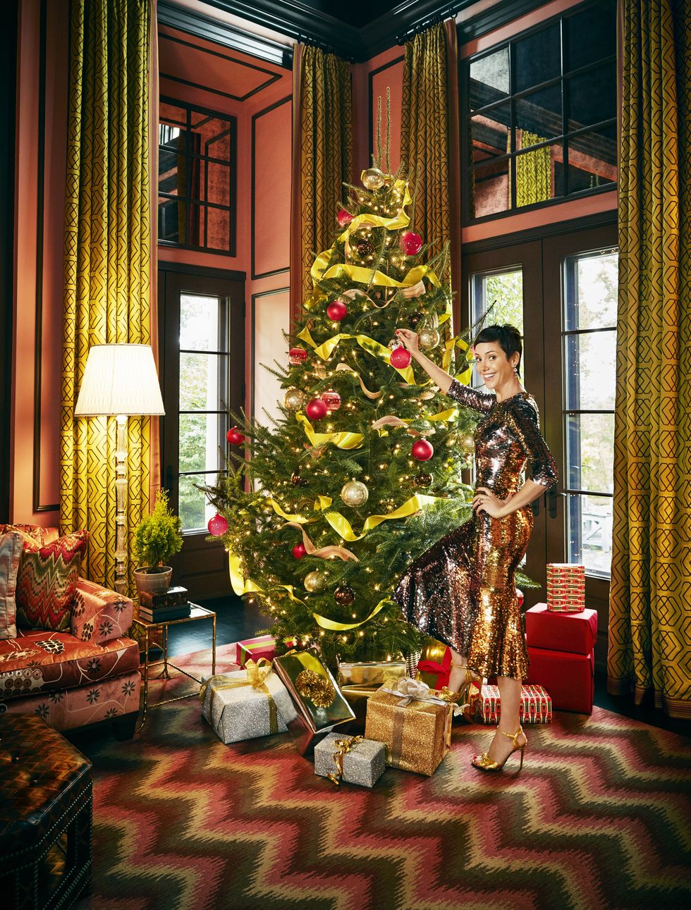 Lighting, Interior design, Room, Event, Christmas decoration, Christmas tree, Interior design, Christmas ornament, Christmas eve, Window treatment, 