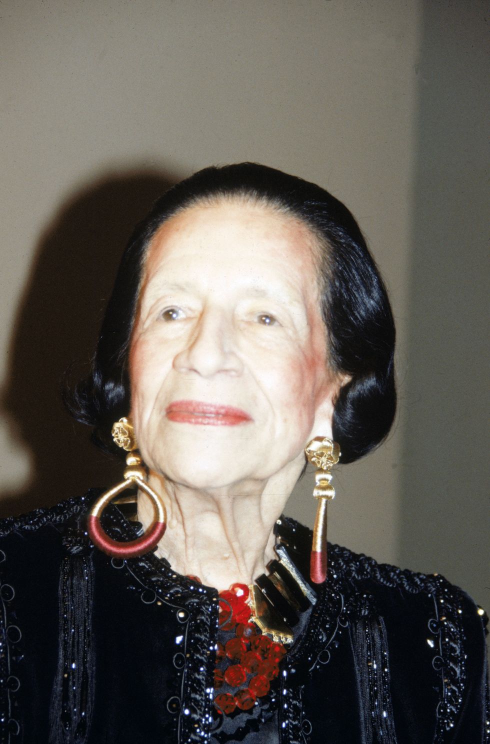 French-born American fashion writer and editor Diana Vreeland (1906 - 1989) poses for a picture during the gala opening of the Metropolitan Museum Fashion Institute's exhibit 'Man and the Horse,' New York, December 3, 1984. (Photo by Tom Gates/Getty Images)