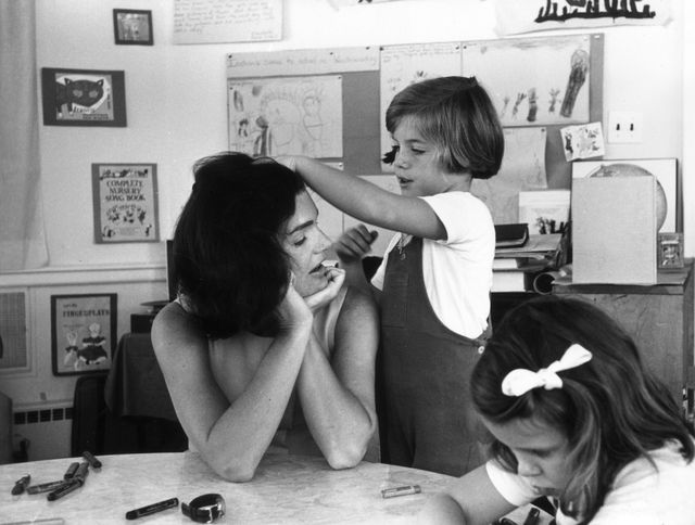 Jackie Kennedy with her daughters