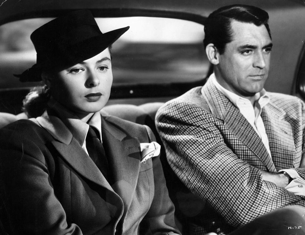 <p>電影《美人計Notorious》是著名導演Hitchcock的代表作之一，也是他與Edith Head的首部合作電影；劇中女間諜Ingrid Bergman 的經典西裝造型讓人印象深刻，成了往後諜戰電影的造型參考範本。</p>

<p>電影《美人計Notorious》，1946。</p>