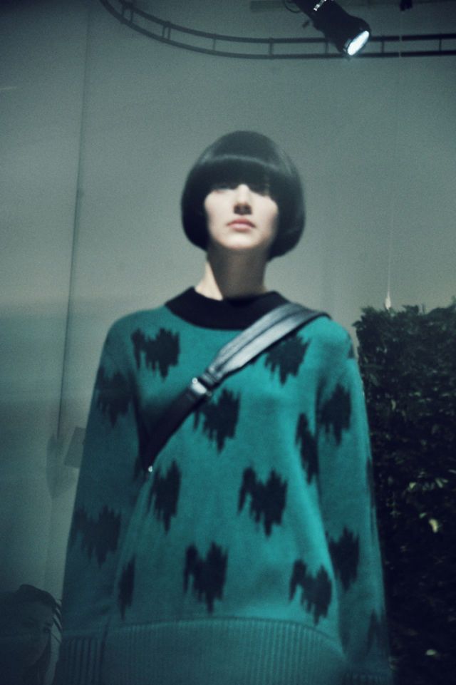 Sleeve, Street fashion, Cool, Black hair, Bangs, Turquoise, Sweater, Mannequin, Costume, Vintage clothing, 