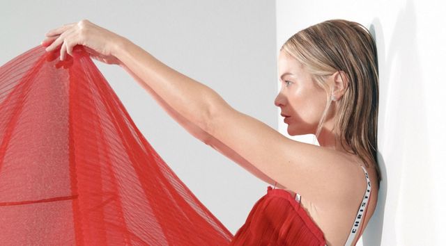 Hair, Shoulder, Red, Skin, Arm, Beauty, Blond, Joint, Dress, Human body, 