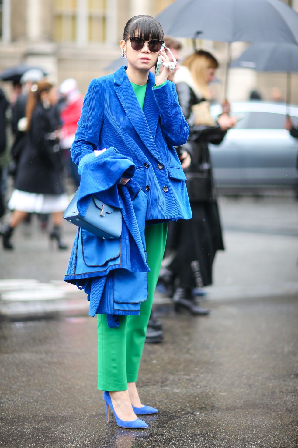 Cobalt blue, Blue, Street fashion, Clothing, Fashion, Electric blue, Photograph, Turquoise, Coat, Snapshot, 