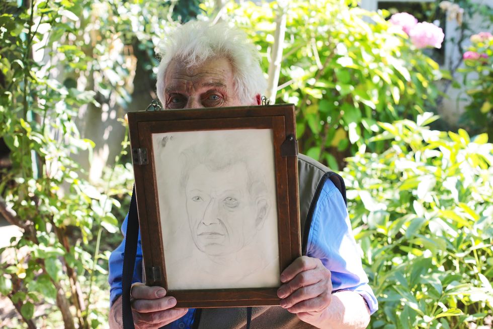 Human, Artist, Paint, Elder, Garden, Picture frame, Watercolor paint, Wrinkle, Portrait, Visual arts, 