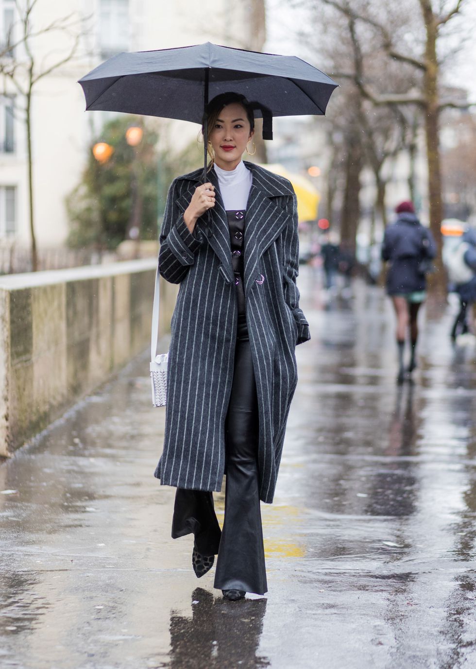 Sleeve, Winter, Outerwear, Coat, Street fashion, Street, Jacket, Overcoat, Umbrella, Precipitation, 