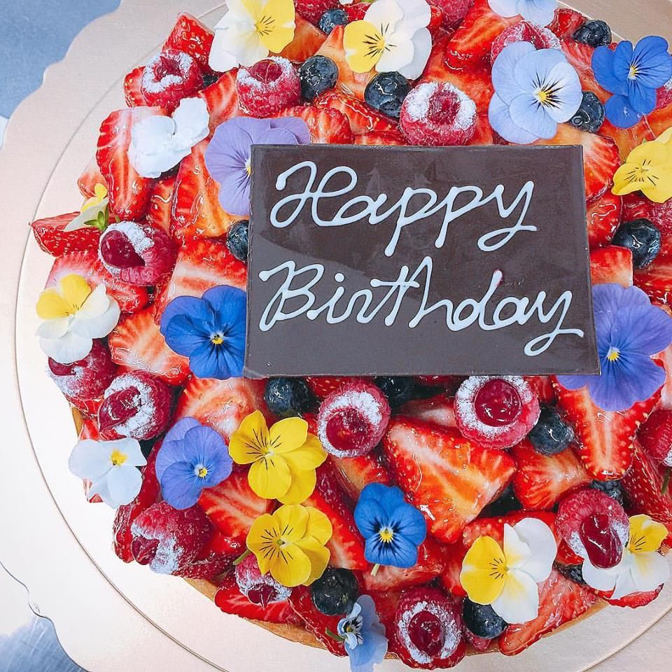 Cake, Sweetness, Food, Birthday cake, Pasteles, Cake decorating, Whipped cream, Cream, Birthday, Dessert, 