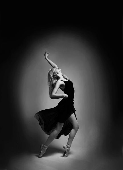 Black, Athletic dance move, White, Dancer, Black-and-white, Dance, Modern dance, Choreography, Performing arts, Monochrome, 