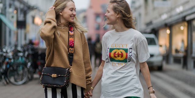 Sleeve, Shirt, Happy, Style, T-shirt, Street fashion, Blond, Laugh, Brown hair, Long hair, 