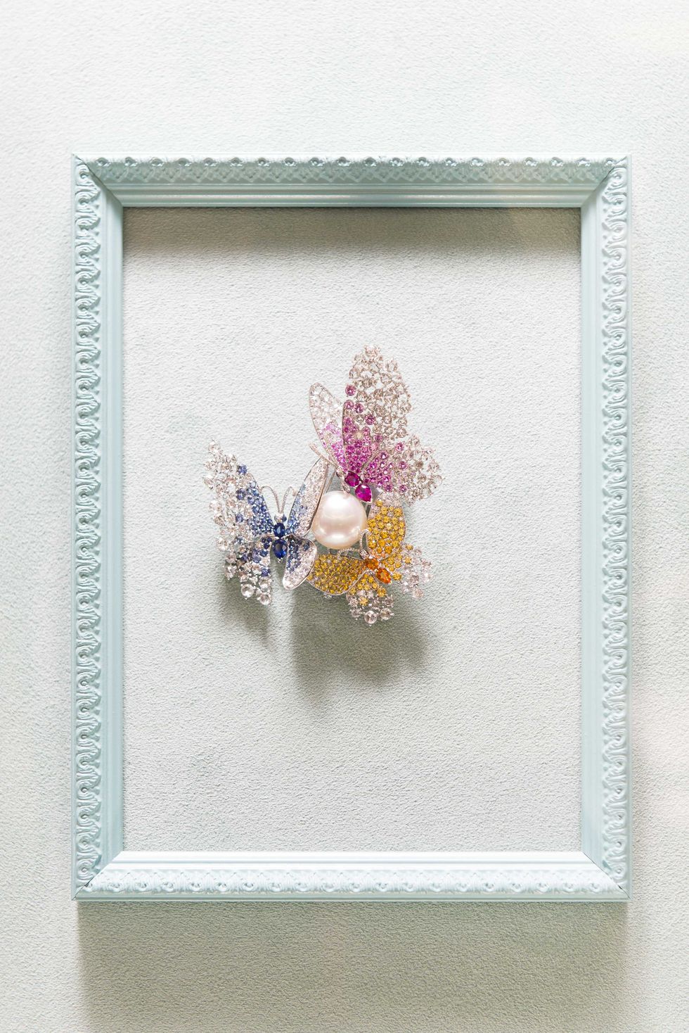 Wall, Picture frame, Rectangle, Visual arts, Fashion accessory, Bird nest, Still life photography, 