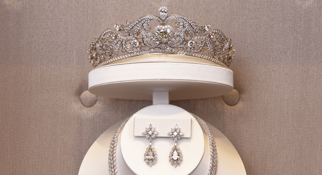 Fashion accessory, Crown, Jewellery, Diamond, Hair accessory, Headpiece, Wedding ceremony supply, Metal, Silver, 