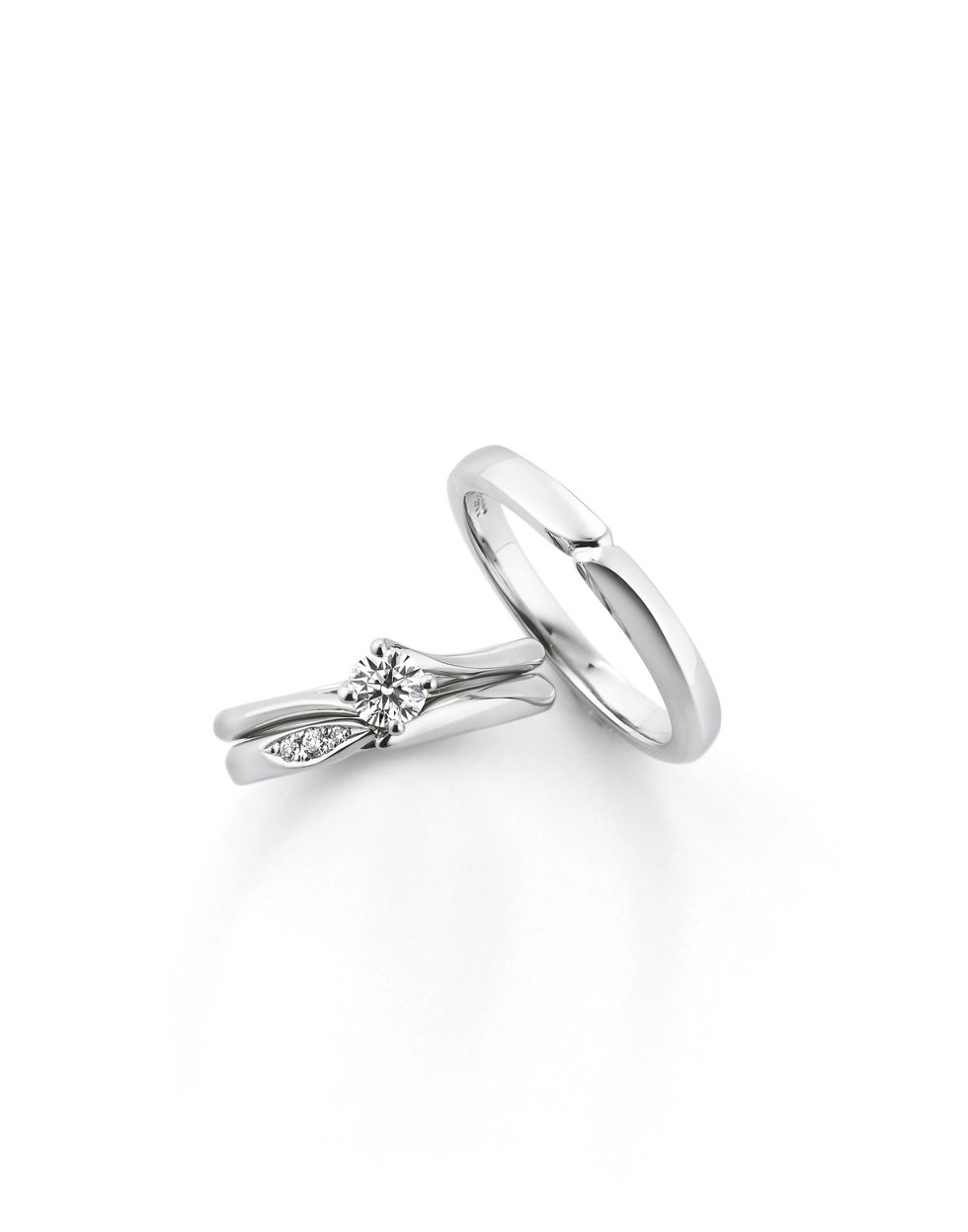 Platinum, Fashion accessory, Jewellery, Ring, Silver, Engagement ring, Metal, Gemstone, Diamond, Body jewelry, 