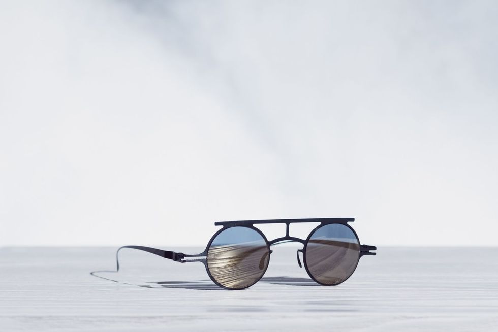 Eyewear, Sunglasses, Glasses, Personal protective equipment, Transparent material, Goggles, aviator sunglass, Vision care, Still life photography, Reflection, 