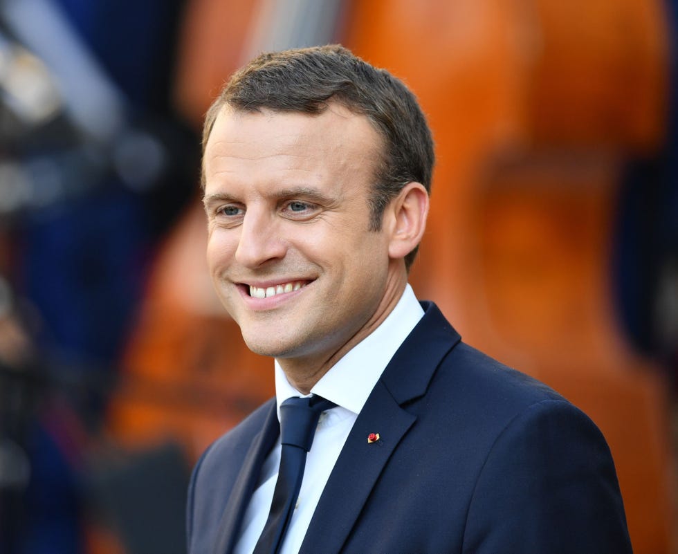 <p>39歲成為法國歷史上最年輕的總統，Emmanuel Macron甫上任，已先揭露他對閱讀的執迷。Macron曾在16歲夢想成為一位作家，長久以來他寫了三部小說，但至今都謙虛地留在自己抽屜。</p><p>熱愛書籍的Macron說，閱讀為他保留了喘息的空間，而他尤其喜歡哲學和詩歌。</p>