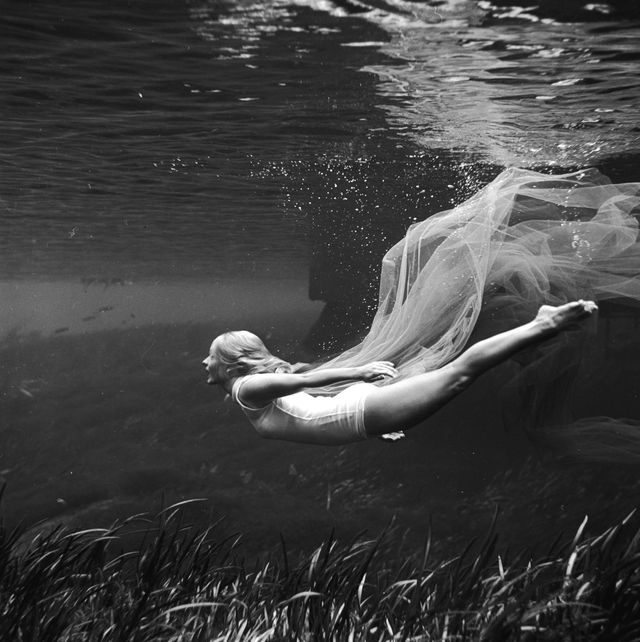 Water, White, Black, Black-and-white, Monochrome photography, Monochrome, Photography, Leg, Hand, Reflection, 