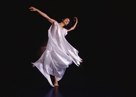 Dancer, Dance, White, Entertainment, Performing arts, Choreography, Modern dance, Concert dance, Athletic dance move, Light, 