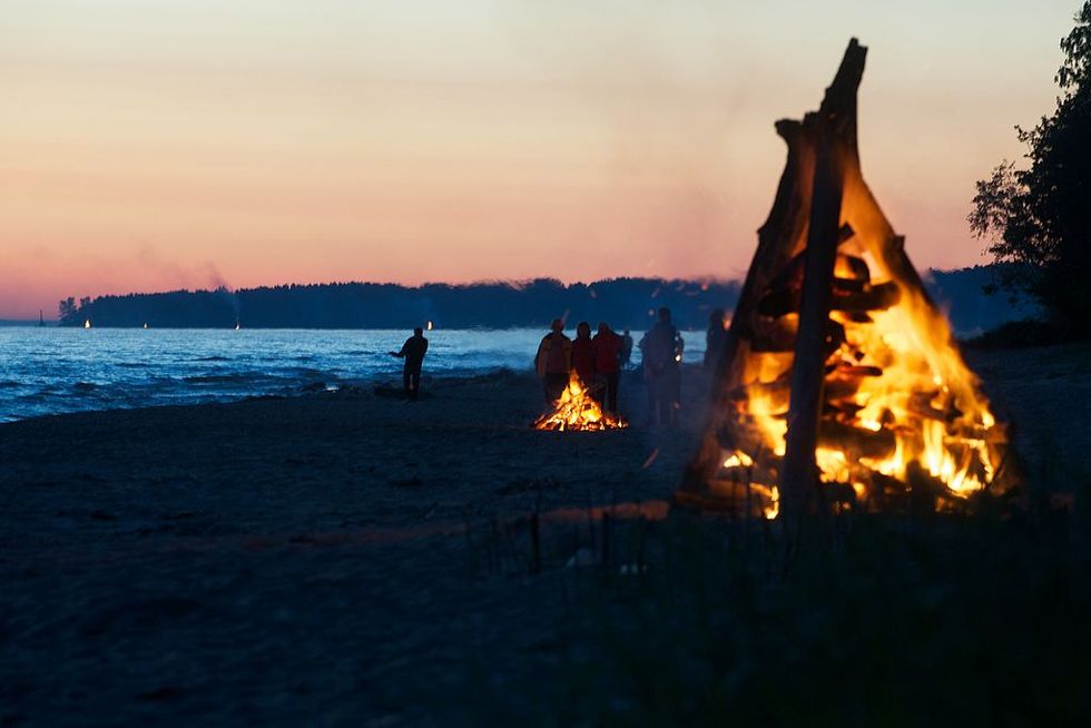 Bonfire, Fire, Flame, Campfire, Heat, Sky, Evening, Ocean, Sea, Sunset, 