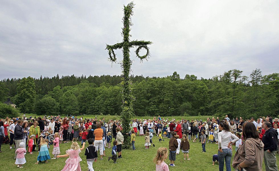 People, Crowd, Pole, Event, Tree, Community, Spring, Fun, Grass, Festival, 