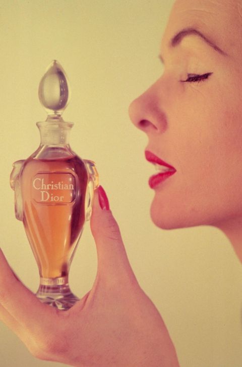 服裝設計師的香水魂：藏匿於Dior經典香氛背後的瓶中祕密