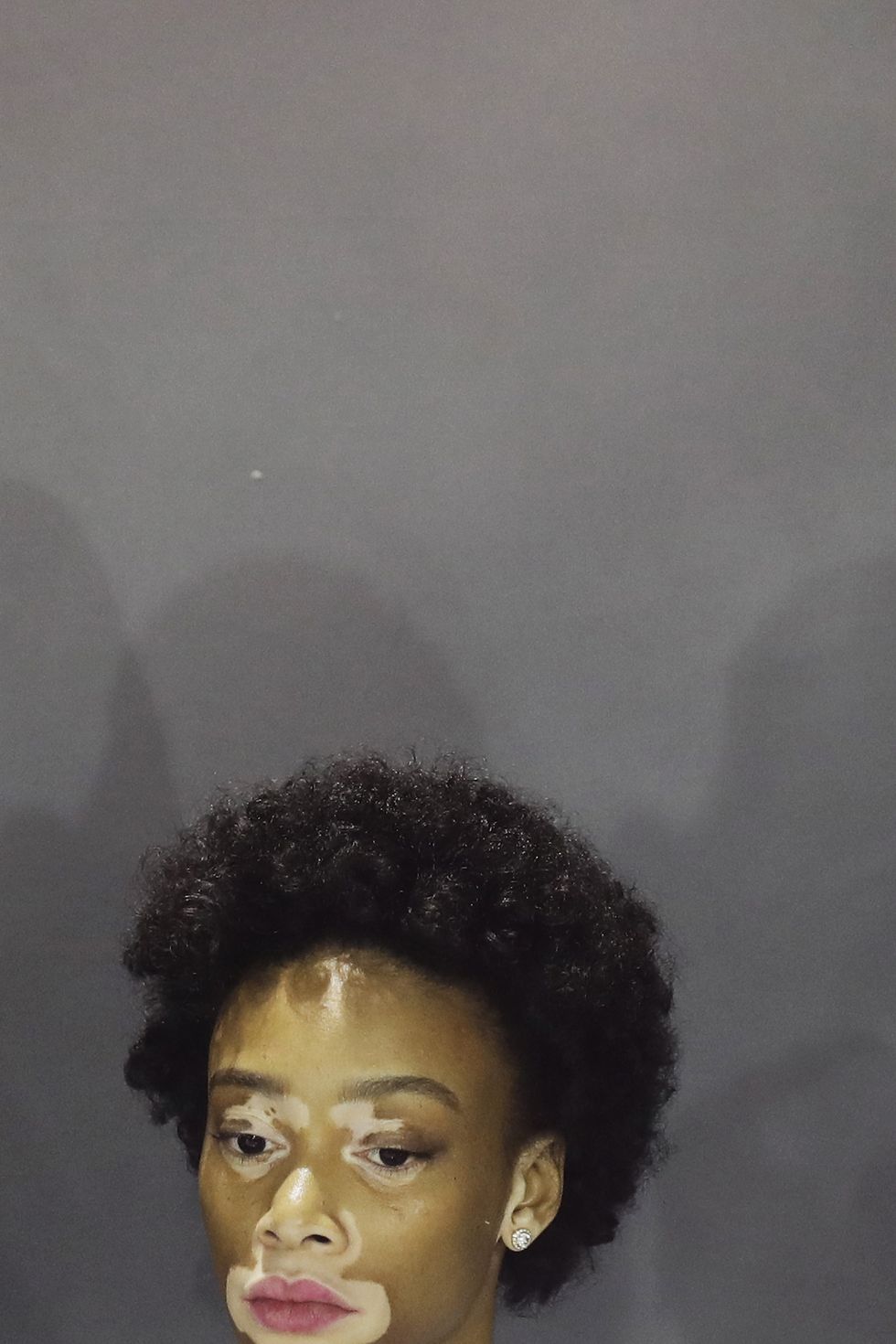 Hair, Face, Hairstyle, Forehead, Head, Afro, Eyebrow, Jheri curl, Nose, Chin, 